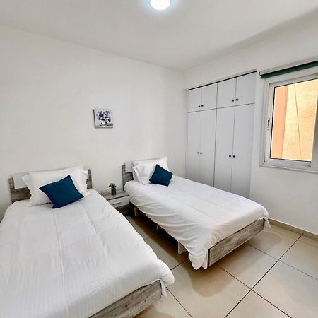 Georgiou 202 Apartment Larnaca Ngoại thất bức ảnh